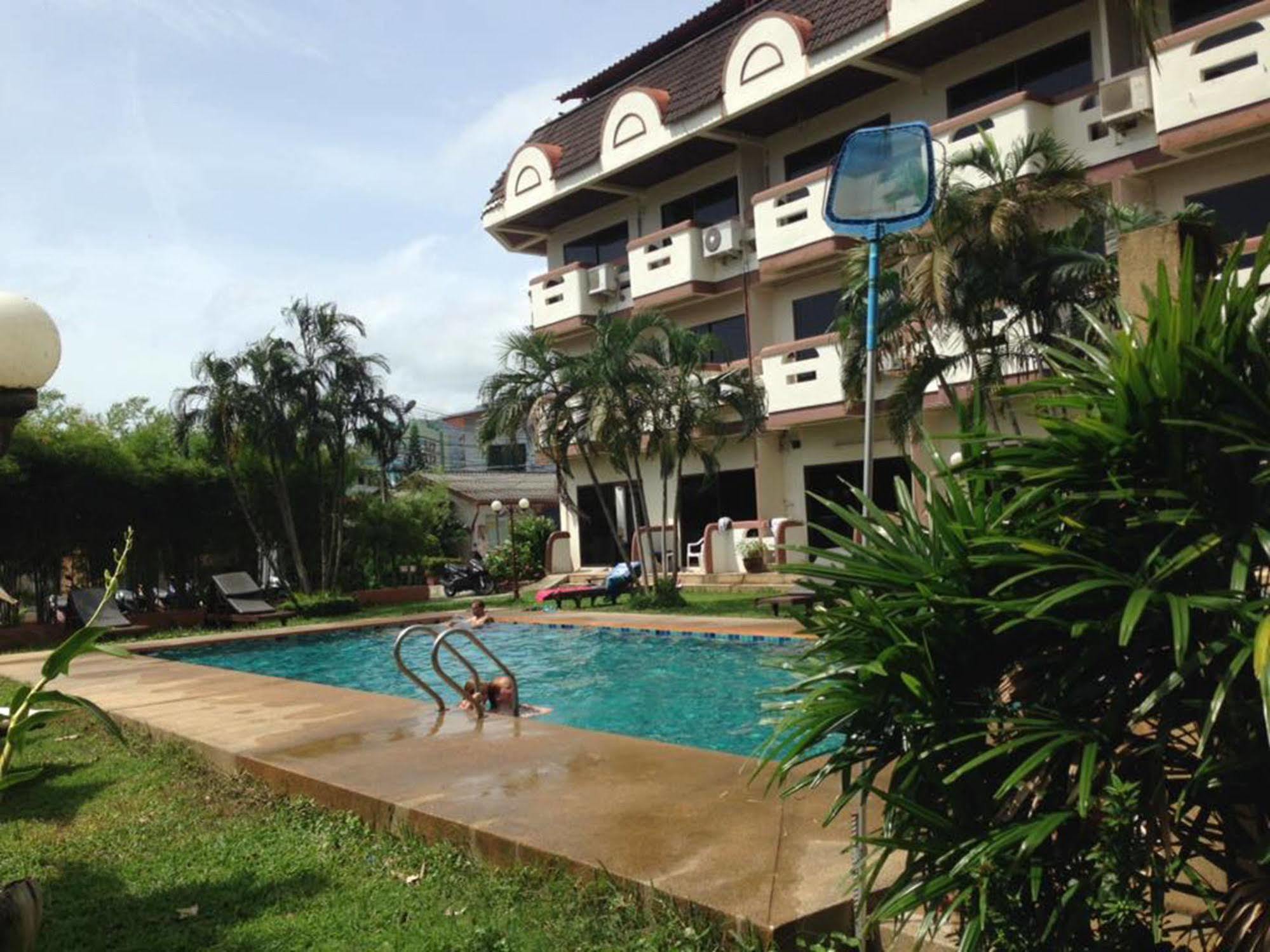 Nr Nanai Patong Hotel Exterior foto